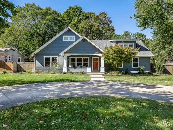 1911 N Austin Dr, Fayetteville, AR 72703