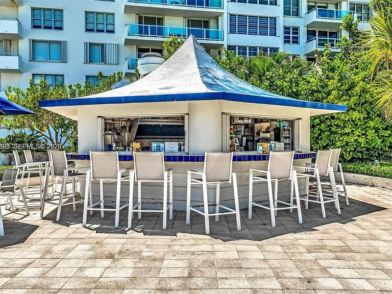 5161 Collins Ave #1017 — Photo 33