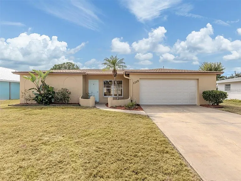 1215 Mango Ave — Photo 1