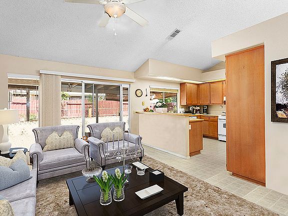 3rd image of 39210 Foxglove Cir