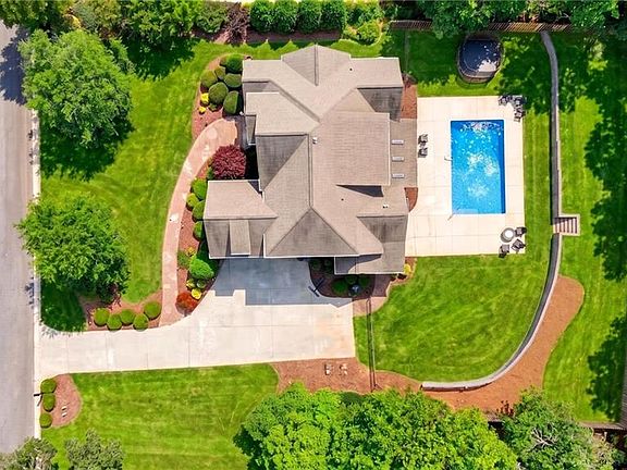 3rd image of 784 Anns Ct