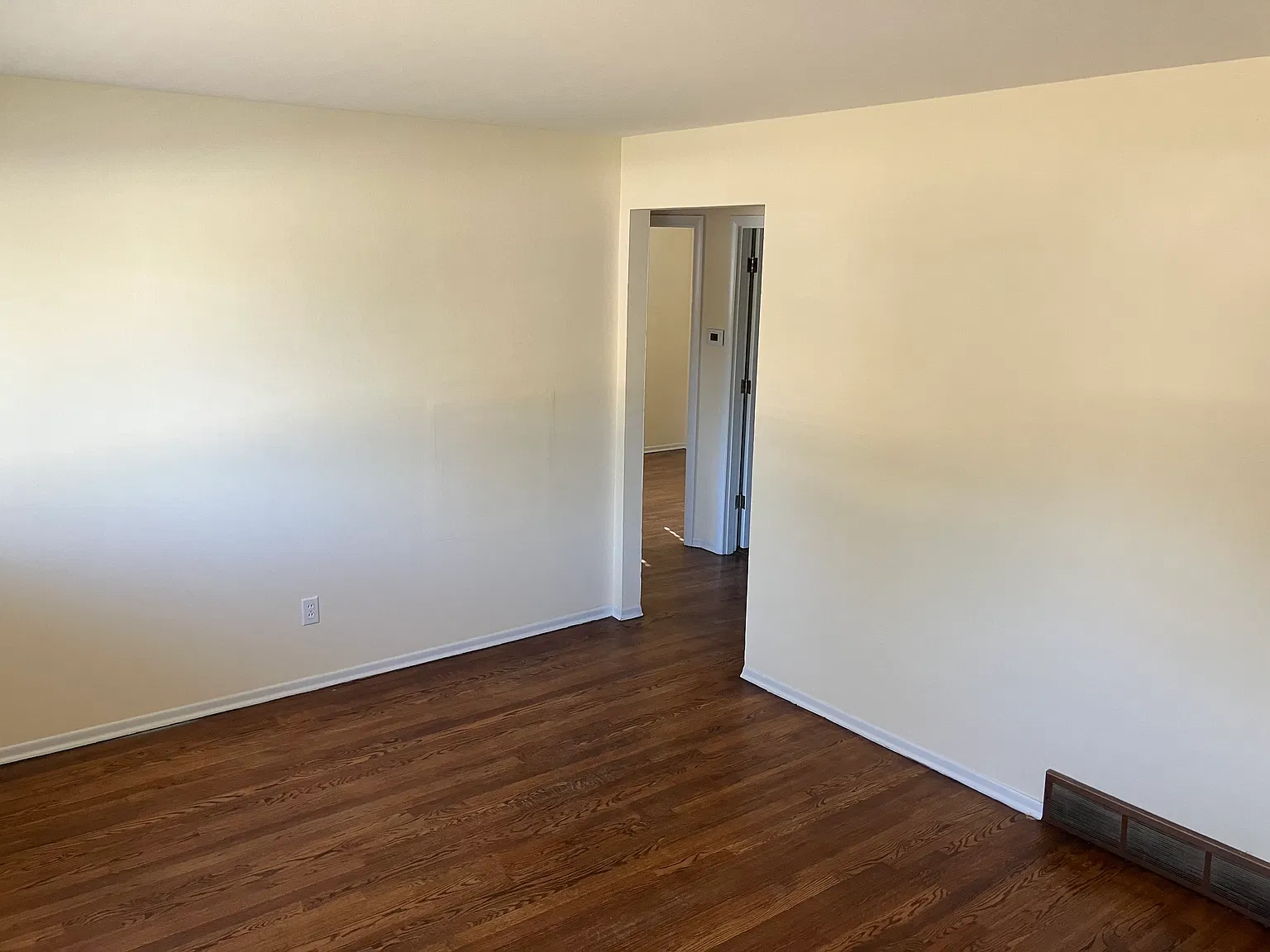 2 bed, 700 sqft, $1,100 — Photo 4