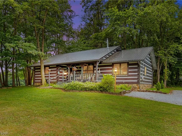 8043 Geneva Dr, Millersburg, OH 44654