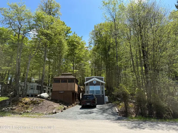 256 Thoroughbred Ter, Gouldsboro, PA 18424