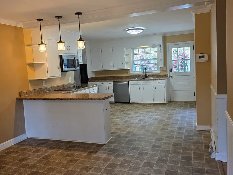 103 Pemberton Dr — Photo 3