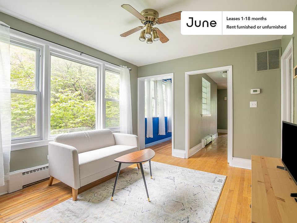 1st image of 1052 N Milwaukee Ave