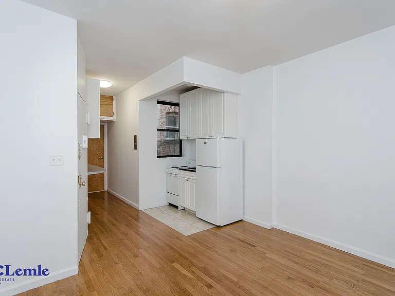 216 E 83rd St #5FW — Photo 3