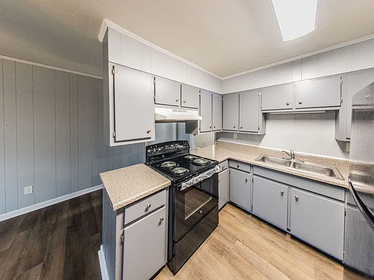 120 Lake Dr #4 — Photo 8