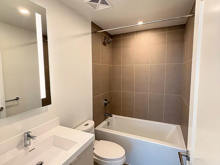 60 Central Park Dr #Penthouse 02 — Photo 12