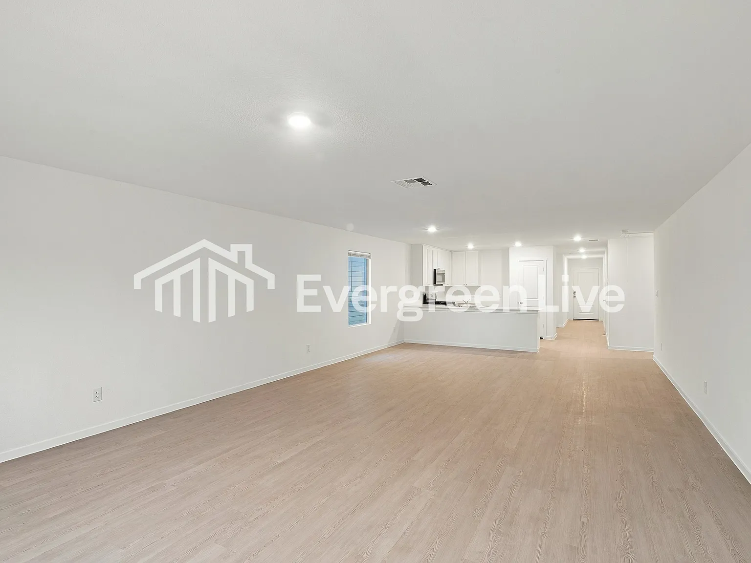 4 bed, 2.0 bath, 1850 sqft, $1,850 — Photo 4