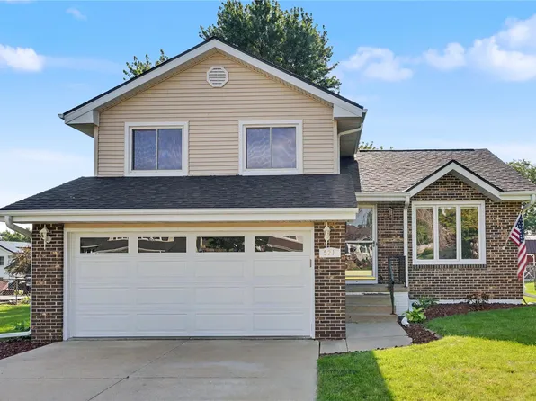 521 Zelda Dr NW, Cedar Rapids, IA 52405