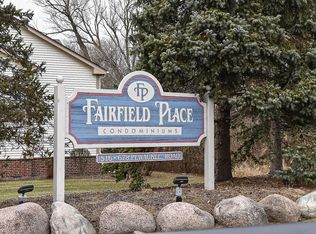 652 Pewaukee Rd UNIT B, Pewaukee, WI 53072