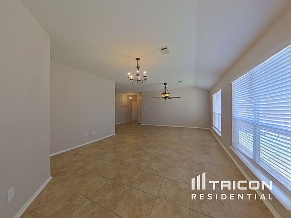 3rd image of 820 Alder Dr