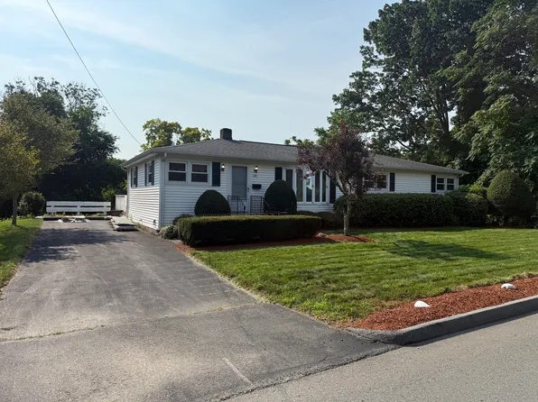 585 Burncoat St, Worcester, MA 01606