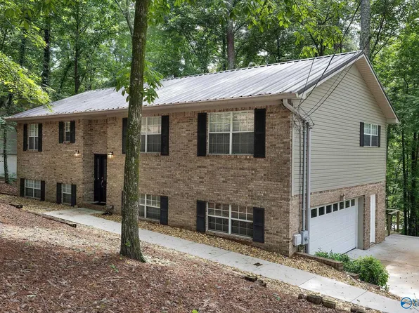 3608 Briarwood Ln, Guntersville, AL 35976