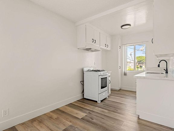 4th image of 1975 S Corning St #11.1