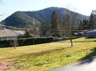 1915 SE Portola Dr, Grants Pass, OR 97526