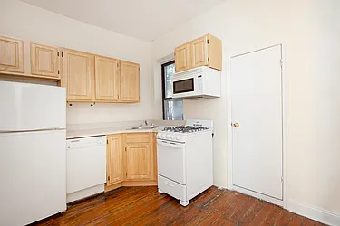 Rented by R New York