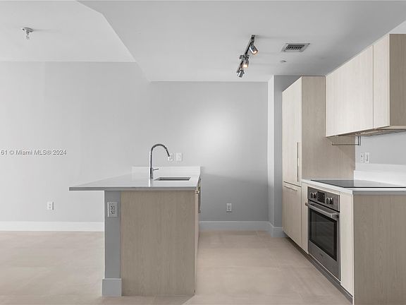3rd image of 501 NE 31st St Unit 1105