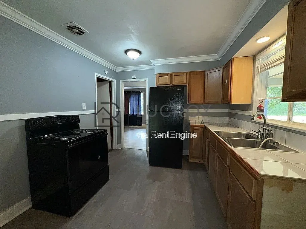 3 bed, 2.0 bath, 1200 sqft, $1,100 — Photo 4