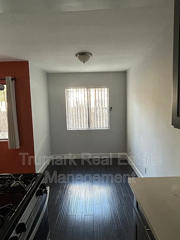 1 bed, 1.0 bath, $2,100 — Photo 2