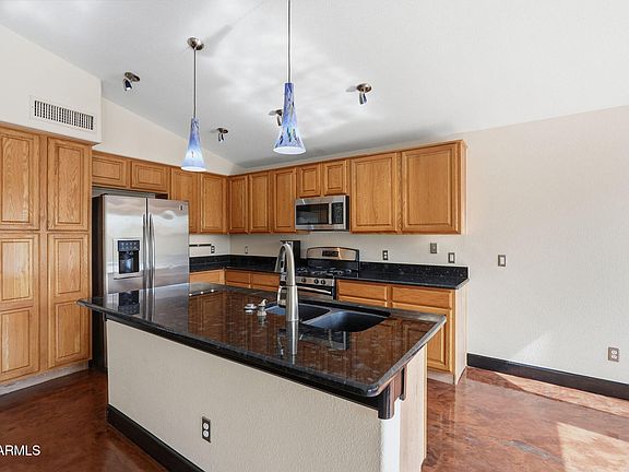 5th image of 2419 S WALNUT Drive