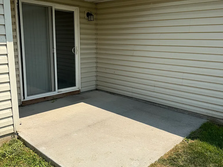 745 Caswell Ave W — Photo 13