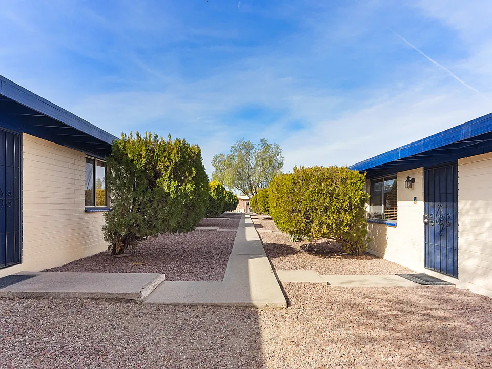2-2218 N Margaret Ave_02252025