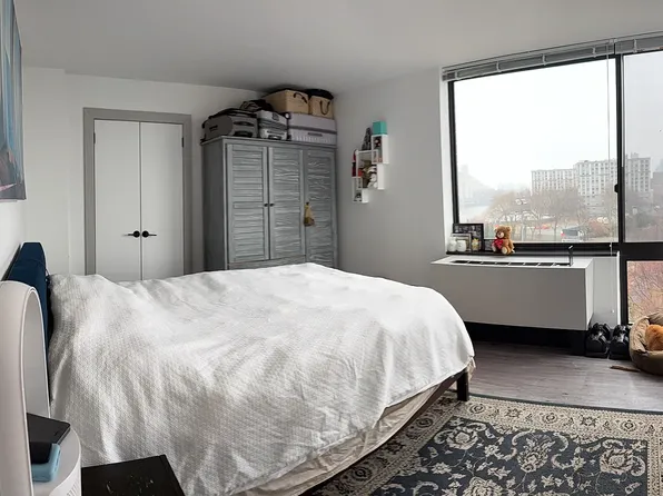 40 River Rd APT 8D, New York, NY 10044