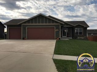 7027 SW 17th St, Topeka, KS 66615