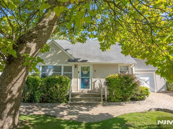 11 Jackson Place, Moonachie, NJ 07074