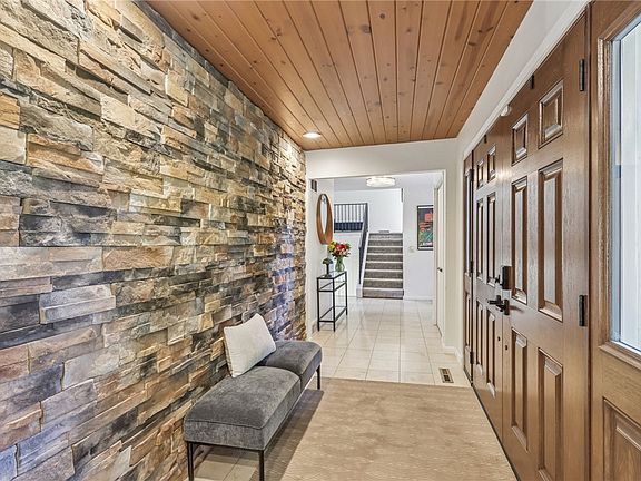 4th image of 111 Southview Dr