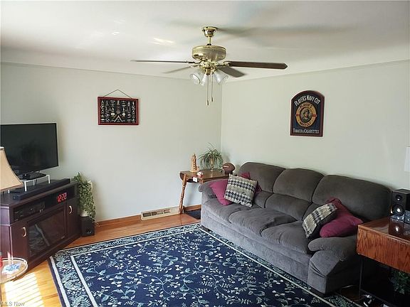 2nd image of 4816 Kenmore Ave