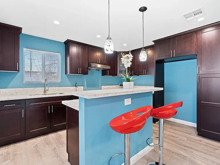 1326 W Ivesbrook St — Photo 8