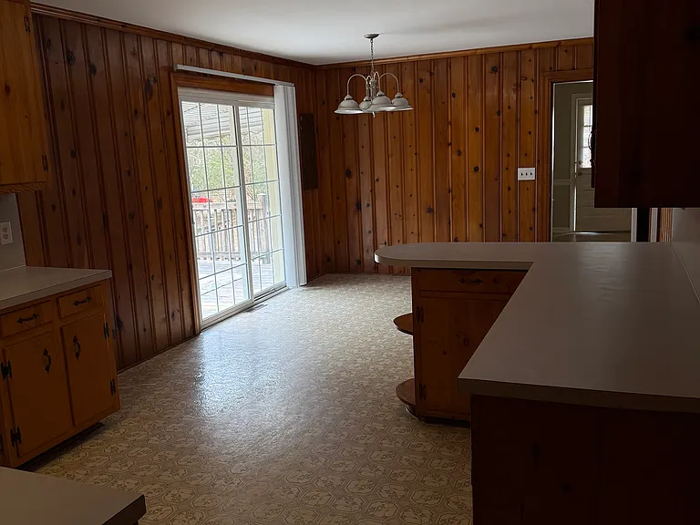 208 Ridgewood Dr — Photo 2