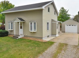 217 22nd St NW, Faribault, MN 55021