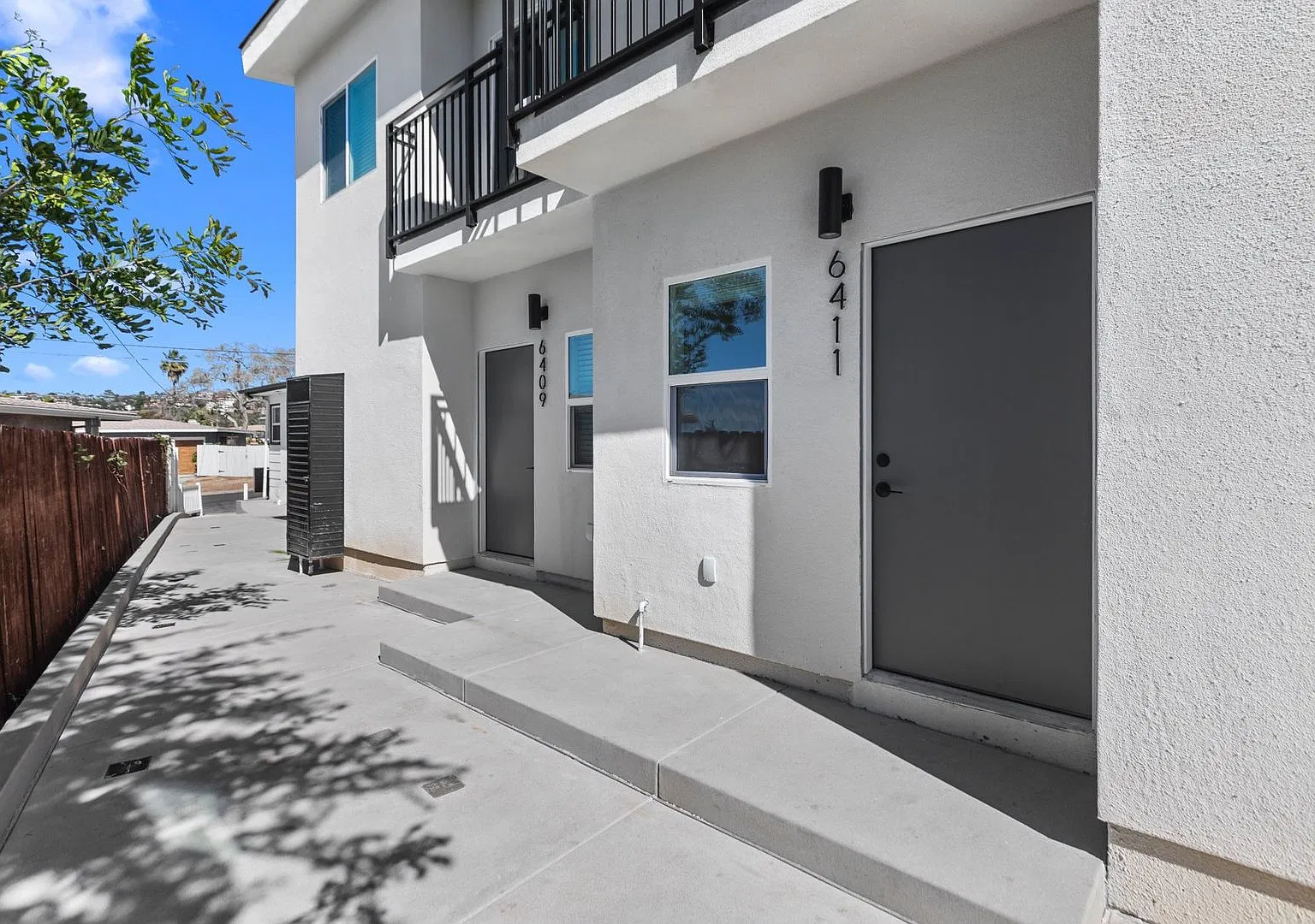Modern 3 Bed / 3 Bath Townhome with In-Unit Laundry and Shared Backyard Retreat — Photo 2
