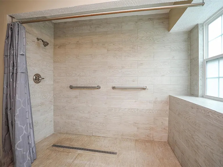 22815 Red River Dr — Photo 17