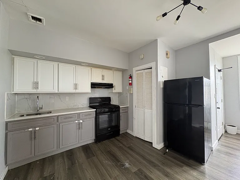 379 Avenue C #D — Photo 2