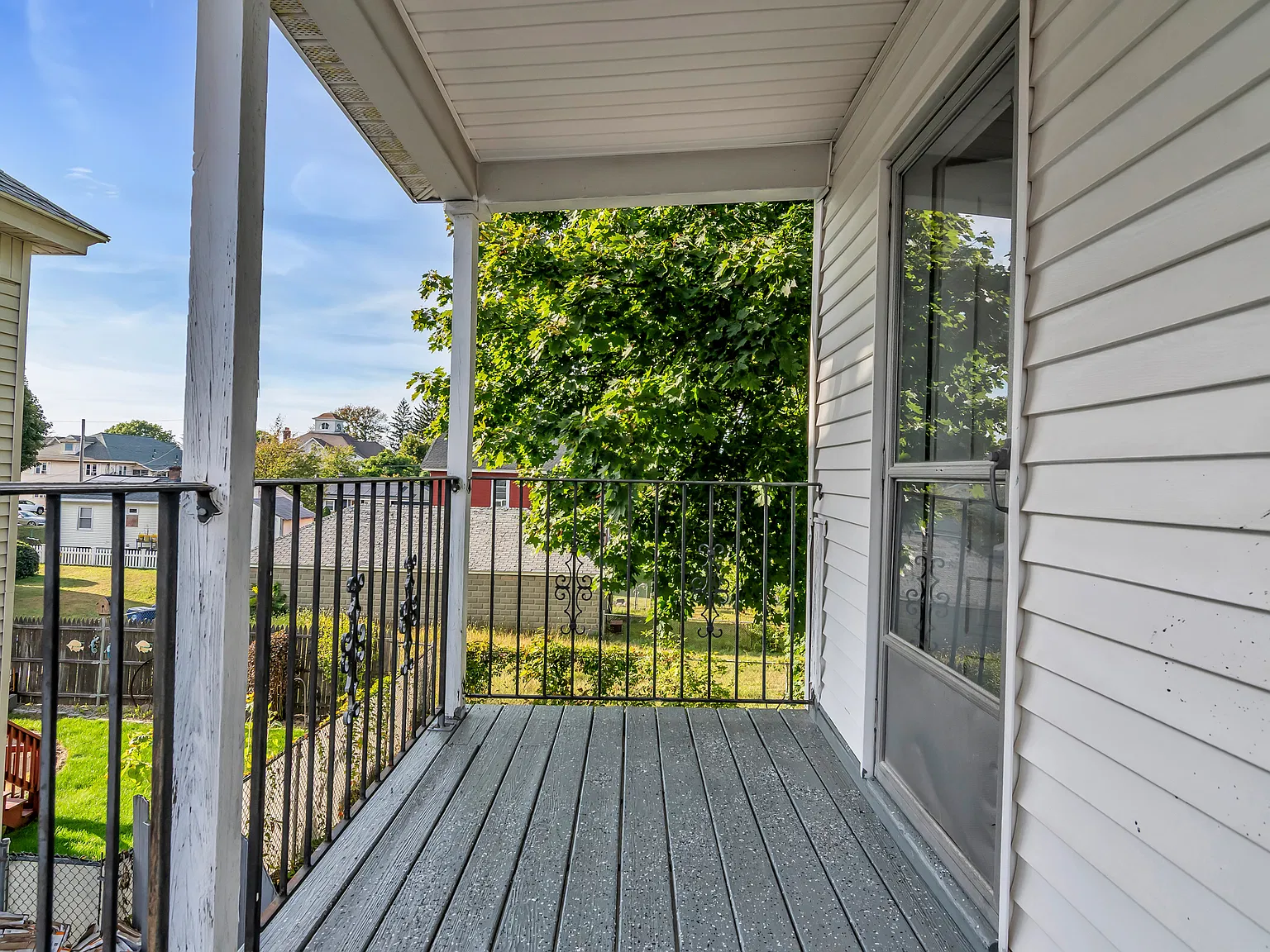 3 bed, 1040 sqft, $3,000 — Photo 3