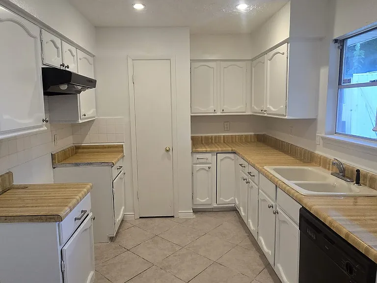 16414 Sky Blue Ln — Photo 3