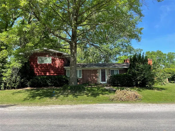 2106 S 3rd St, Fayetteville, IL 62258