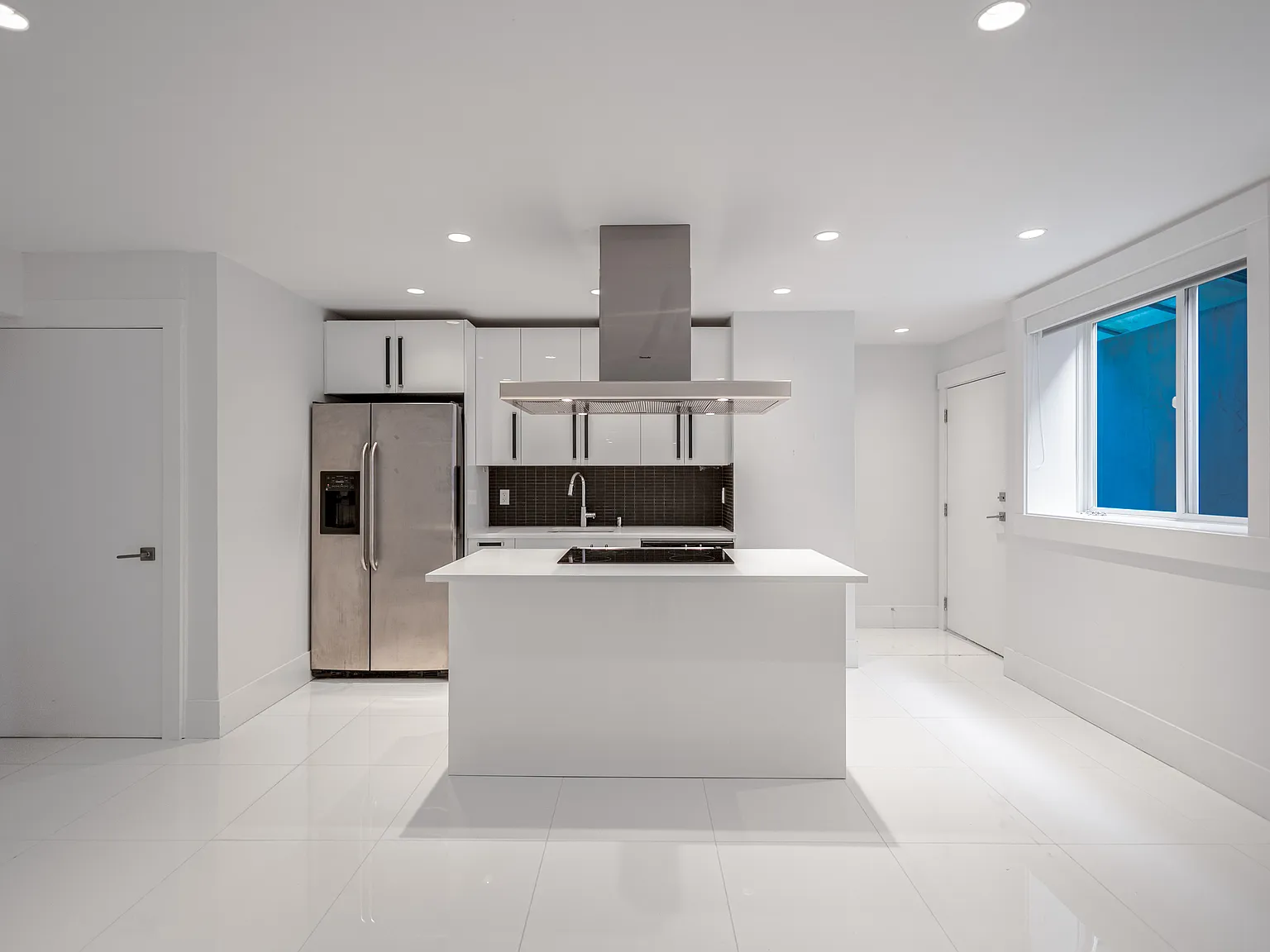 2 bed, 850 sqft, $2,500 — Photo 2
