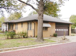 215 S D St, Blackwell, OK 74631