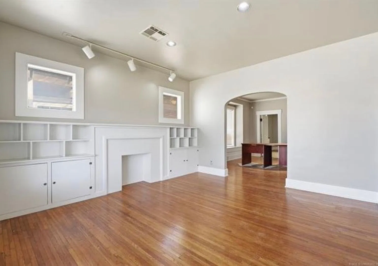 Charming 4 Bed Riverview Bungalow, Steps from Downtown Tulsa — Photo 2