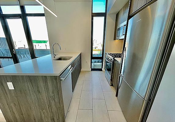 5th image of 4107 Crescent St