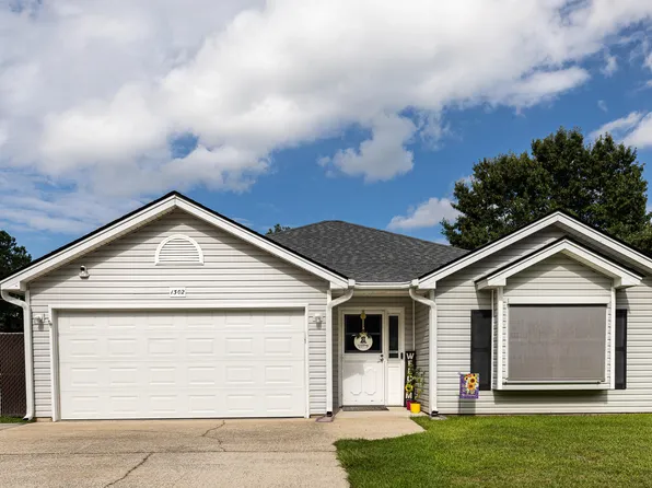 1302 Raptor Dr, Hanahan, SC 29410