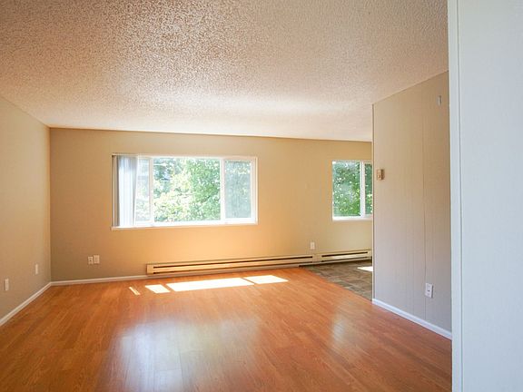 2nd image of 1501-1579 SE Stark St #1509