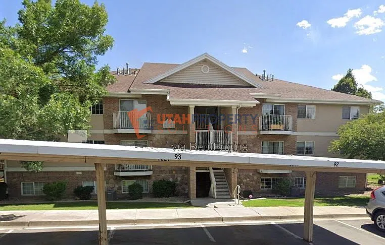 1215 W 1420 N
