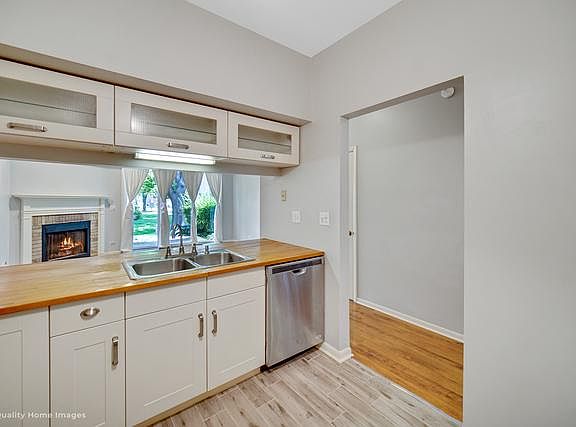 5th image of 1419 Golfview Dr